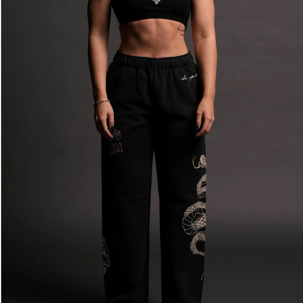 Darc Sport NEW BEGINNINGS SHE BIG COZY CARGO SWEATS IN BLACK